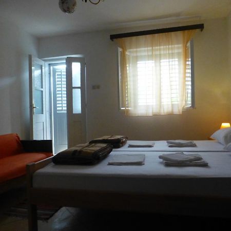 Guesthouse Bracanovic Хвар Екстер'єр фото