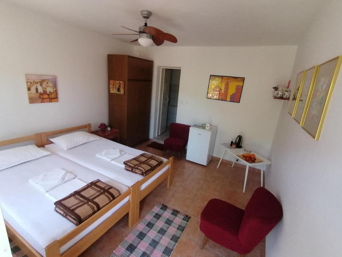 Guesthouse Bracanovic Хвар Екстер'єр фото