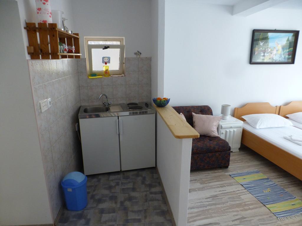 Guesthouse Bracanovic Хвар Екстер'єр фото